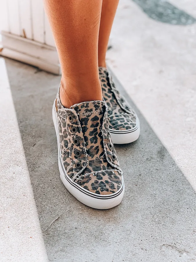 Blowfish Malibu Play Natural Jumbo Kitty Slip On Rounded Toe Comfort Sneakers