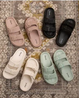 Qupid Leenie Comfort Slide in Black